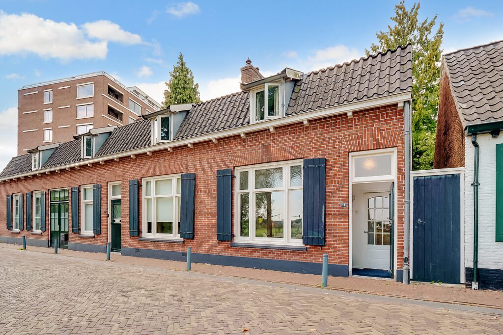 Foto 2 van 